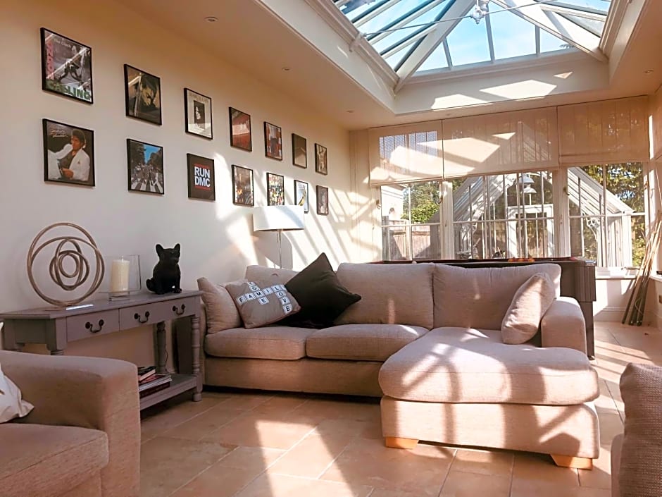 Somerleyton Meadows - The Hideaway Hut & Hot Tub