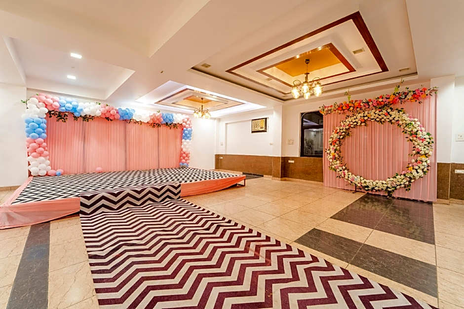 Treebo Shivam Inn Near Singapore Mall