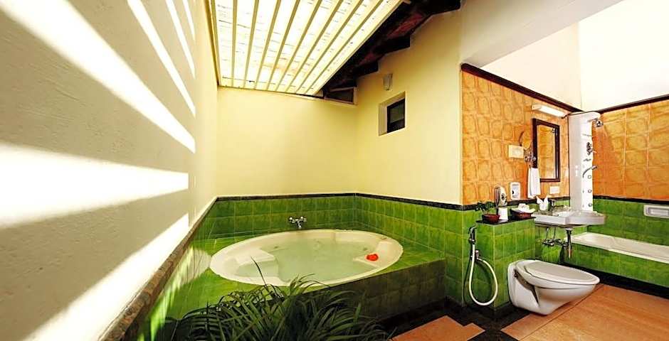 Abad Whispering Palms Kumarakom Hotel