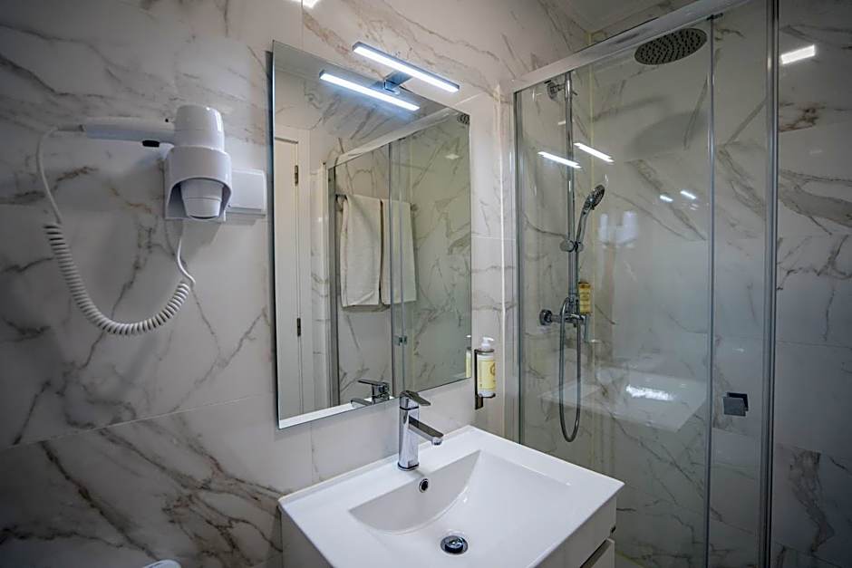 Dinya Lisbon Hotel & Lounge Bar