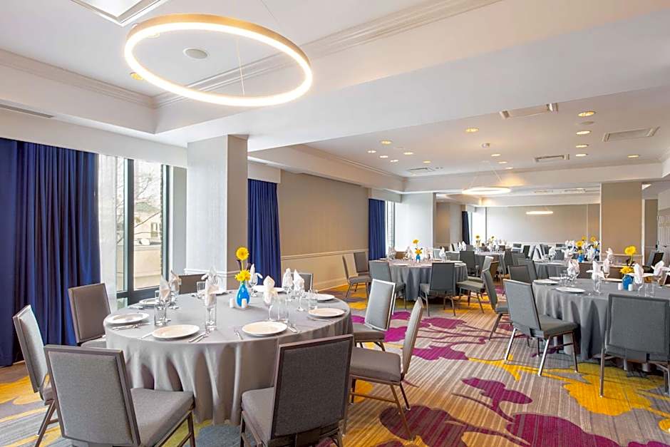 DoubleTree by Hilton Hotel Savannah Historic District