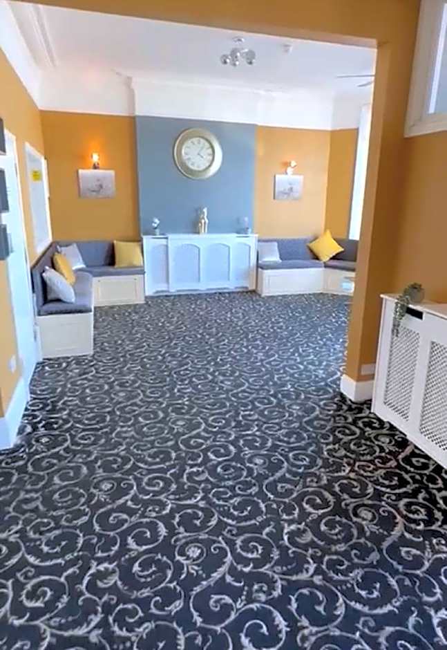 OYO Marine Parade Hotel, Eastbourne Pier