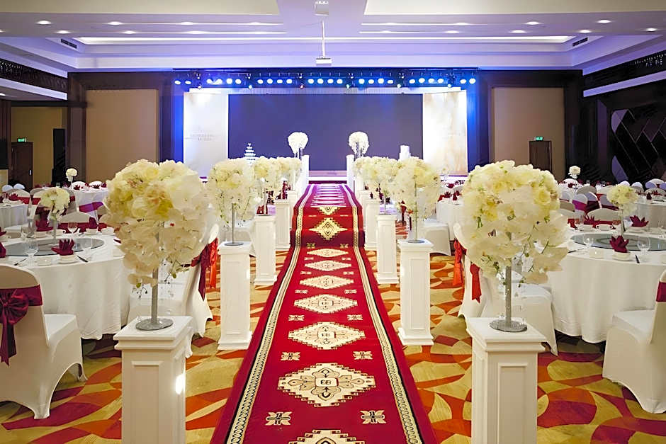 Muong Thanh Luxury Nhat Le Hotel