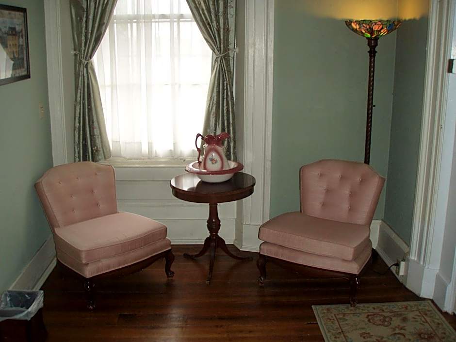 The Lafayette Inn & Restaurant