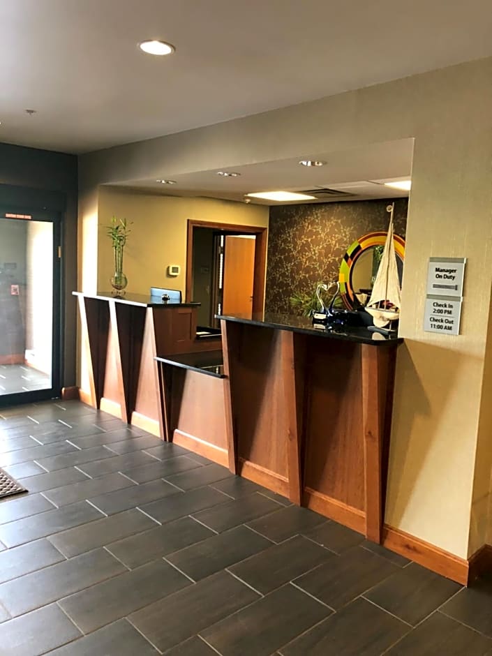 Countryview Inn & Suites
