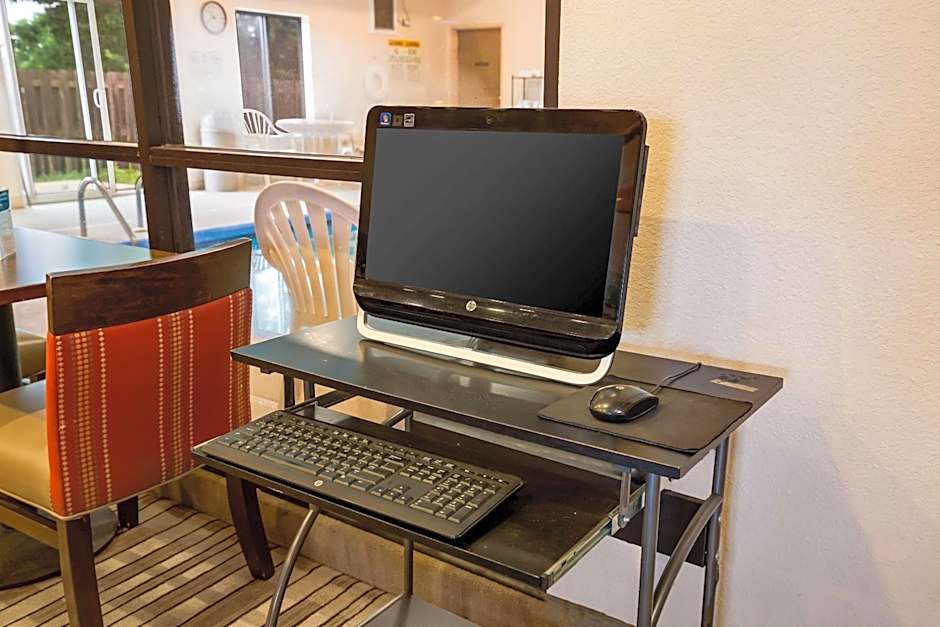 Quality Inn I-70 Near Kansas Speedway