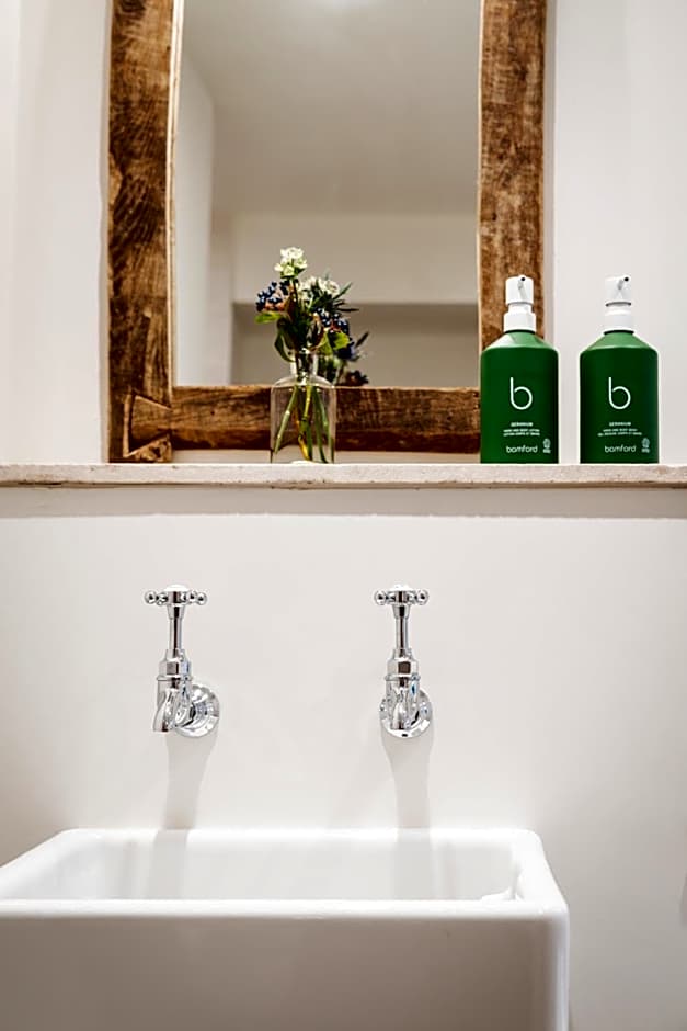 The Three Horseshoes