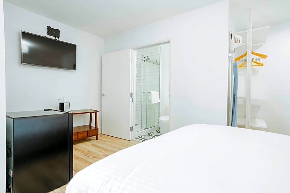 The Belmont Shore Inn