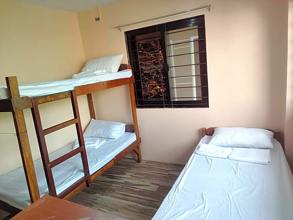 RedDoorz @ JJ & KAYE APARTMENT