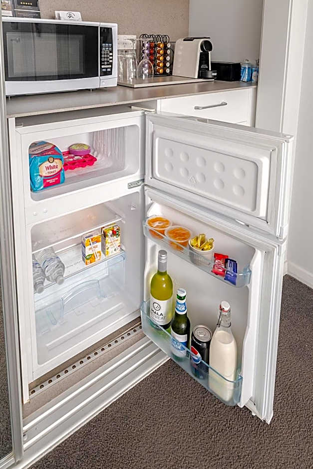 Mala Retreat Chardonnay Studio Immaculate and Comfortable