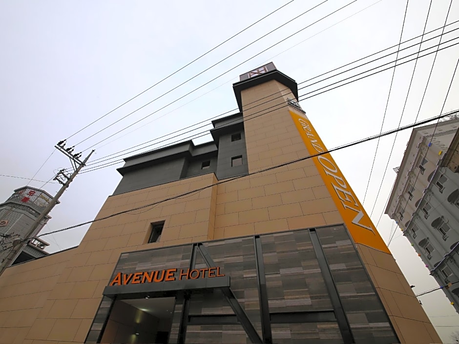 Avenue Hotel