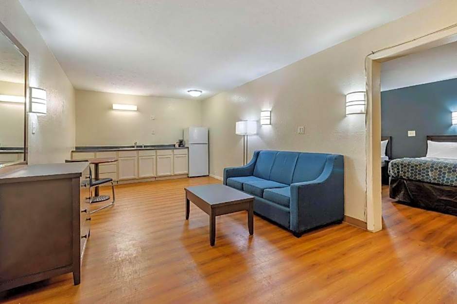 Quality Inn & Suites Columbus West