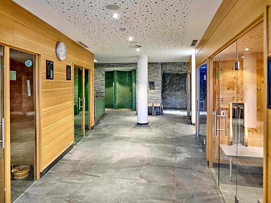 DAS SIEBEN - Adults Only