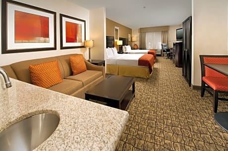 Queen Suite with Hearing Accessibility - Non-Smoking
