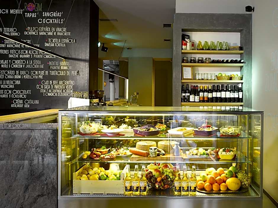 The ICON Hotel & Lounge