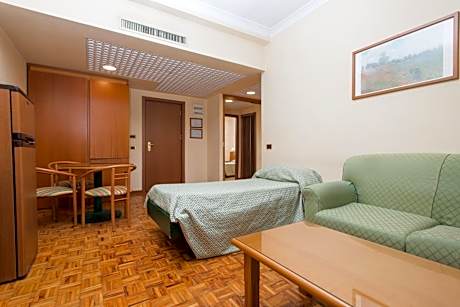 Family Room (4 Adults)