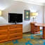 La Quinta by Wyndham Haywood Mall-Near Greenville Downtow