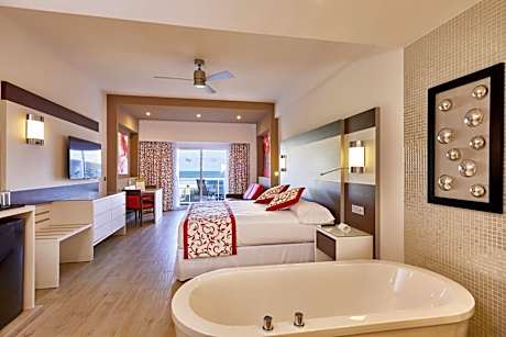 Jr. Suite with frontal sea view