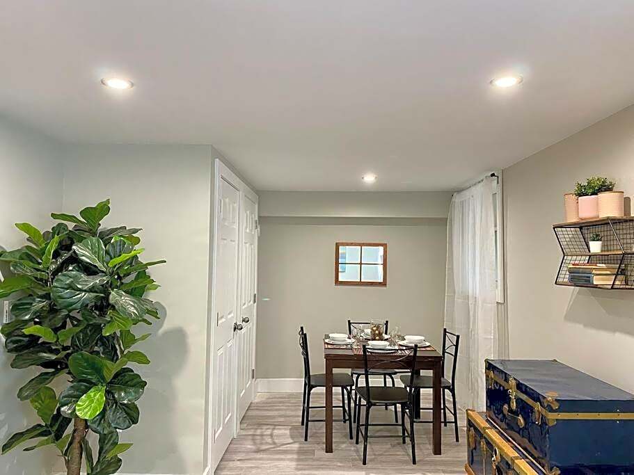 Hidden Getaway, BSMT with Back Yard