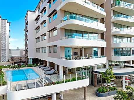 Lowanna Beach Resort Kawana