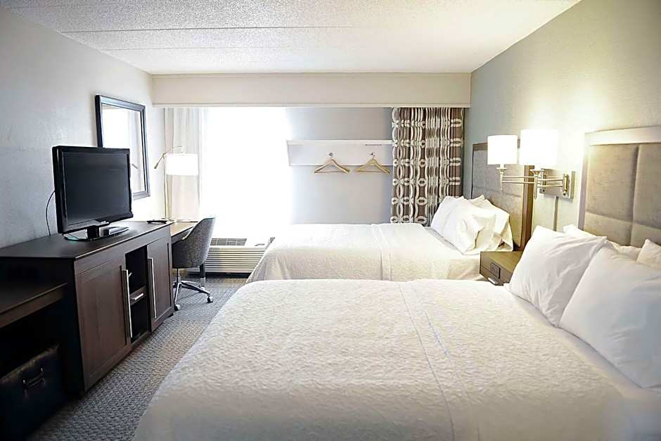 DoubleTree By Hilton Hotel Dulles Airport-Sterling
