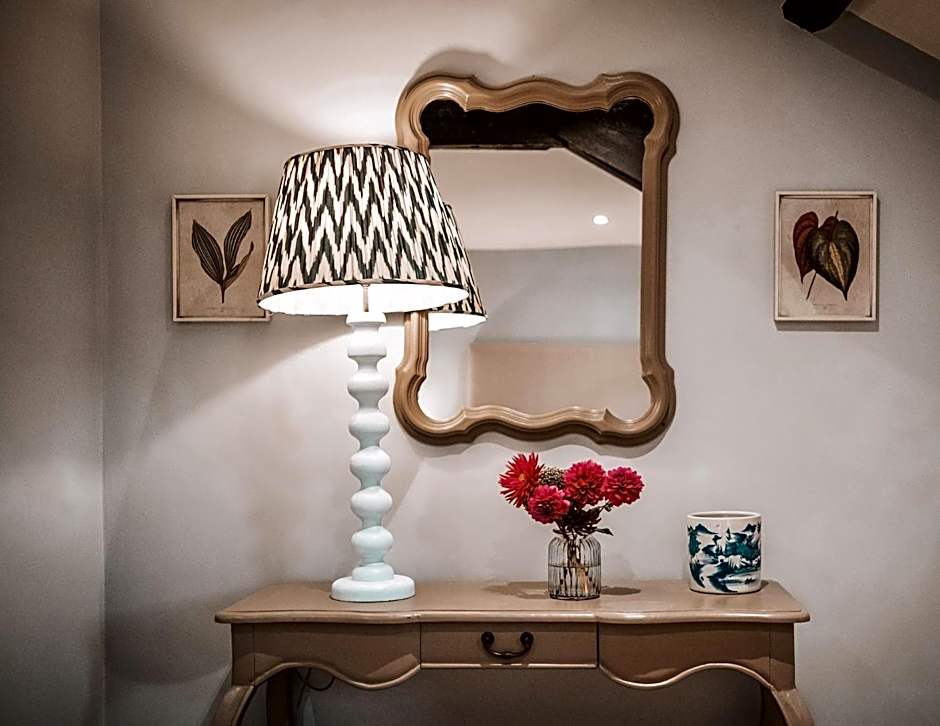 The Hare & Hounds Inn