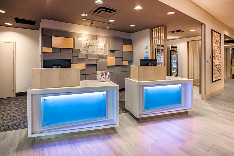 Holiday Inn Express & Suites - Plano - The Colony