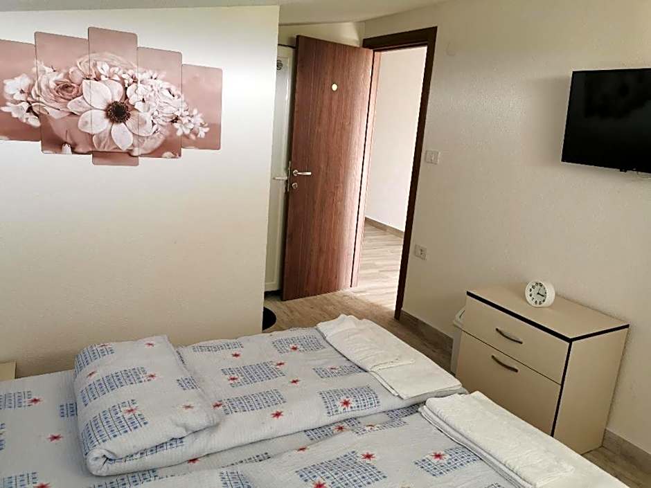 Diva Kompani Rooms