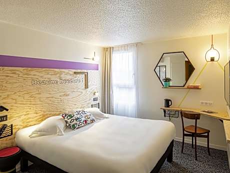 Pop Room with A Double Bed