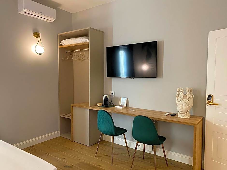 Krysos Luxury Rooms