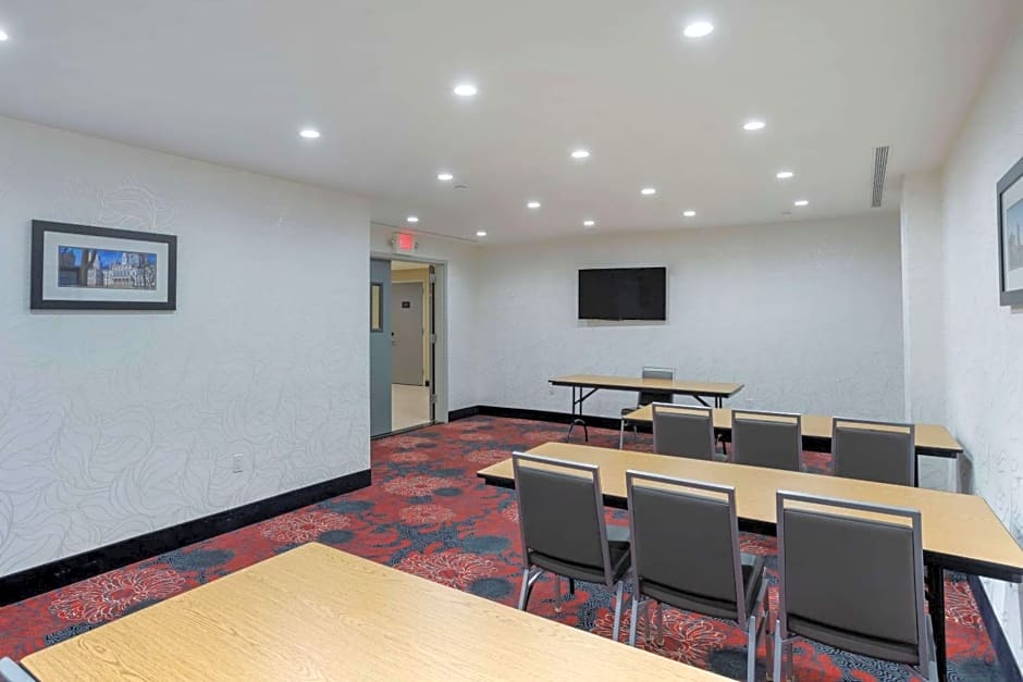 Comfort Inn & Suites near Stadium