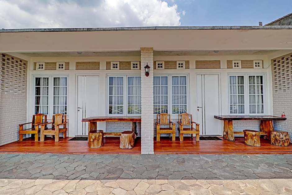 OYO 90617 Rumah Oma Opa