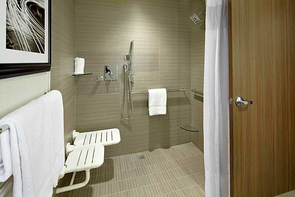Courtyard by Marriott Akron Downtown