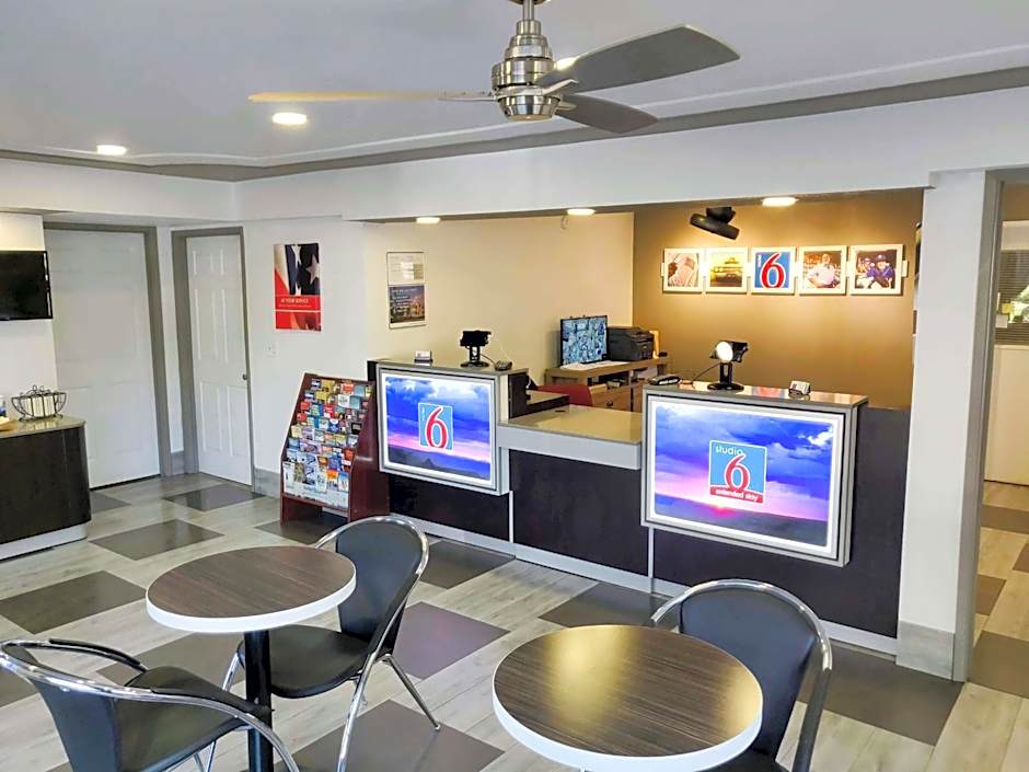 Studio 6-Fresno, CA - Extended Stay