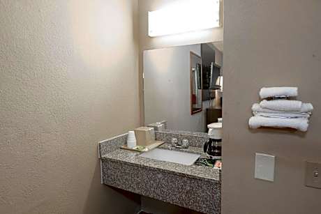 Deluxe King Room Disability Access Non-Smoking