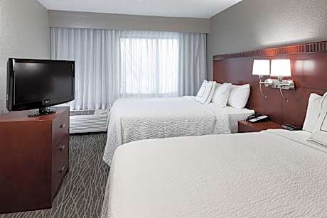 1 Bedroom Deluxe Suite, 2 Queen
