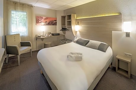 1 King Bed Non-Smoking Standard Room