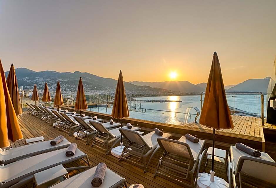Numa Port Hotel