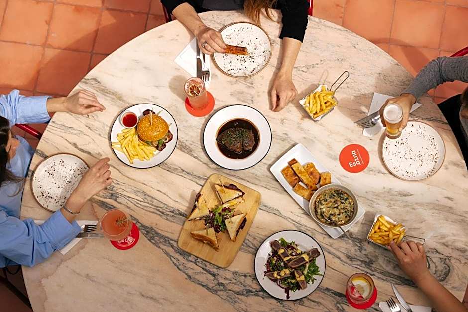 Esqina Cosmopolitan Lodge