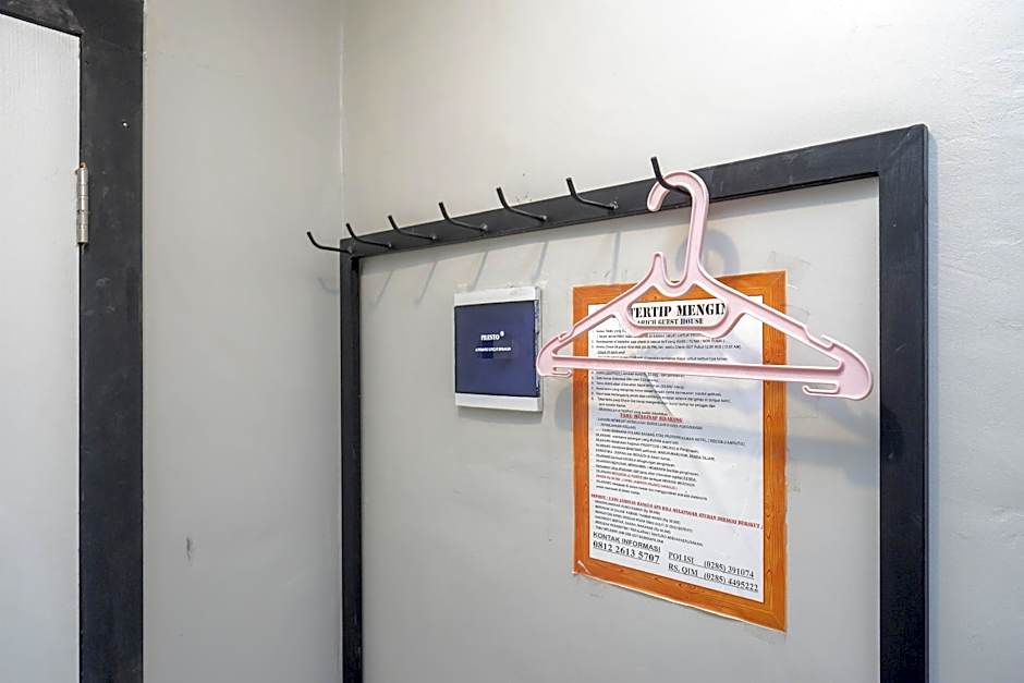 RedDoorz near Stasiun Batang