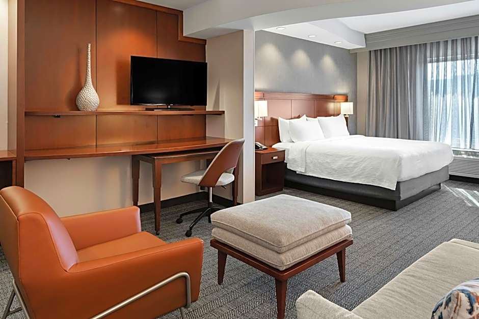 Courtyard by Marriott Long Beach Airport