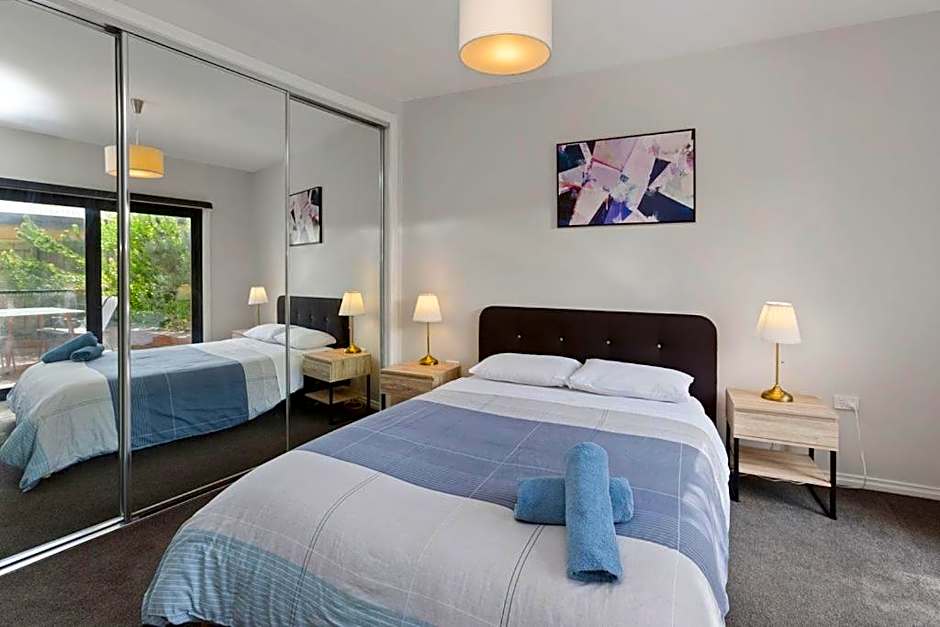 Apollo Bay Seal Apartments