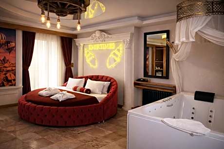 Deluxe Suite with Spa Bath
