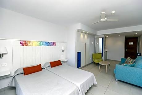 Standard Studio (1 Adult + 1 Child)