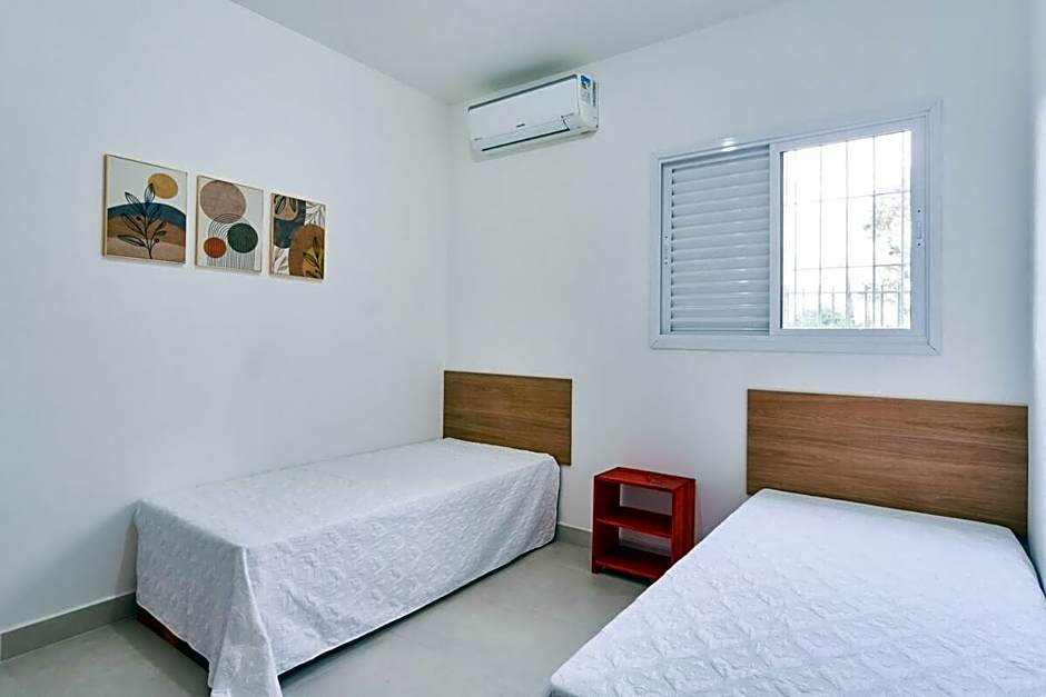 SOL 2: Charmoso com Piscina e Churrasqueira e AR