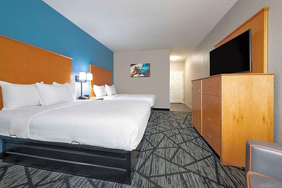 La Quinta Inn & Suites by Wyndham Alvarado