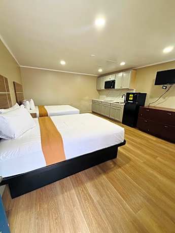 Deluxe Queen Room