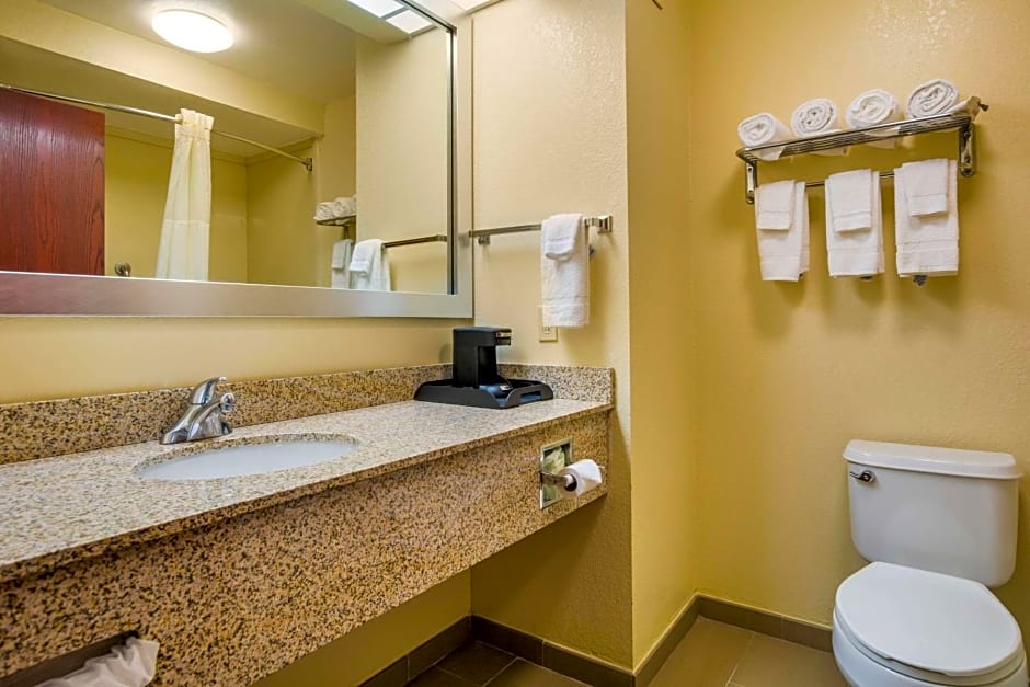 Quality Inn & Suites Sellersburg