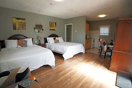 Queen Room with Two Queen Beds and Full Kitchen