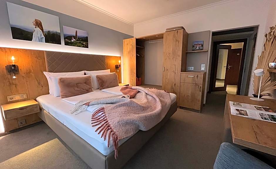 DAS SCHLOSSBERG - Boutique Hotel im Park- Nahe der Therme
